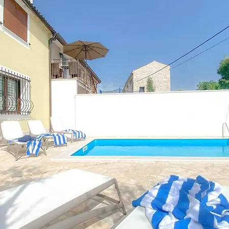 Ginevra Villa *